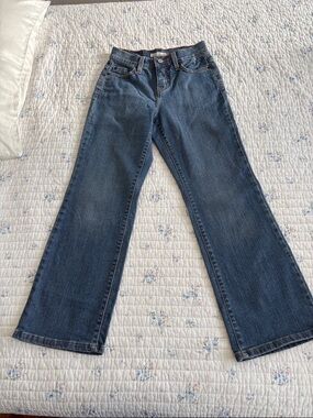 Levi’s Classic Women’s Perfectly Slimming Bootcut 512 Jeans, size 2P short